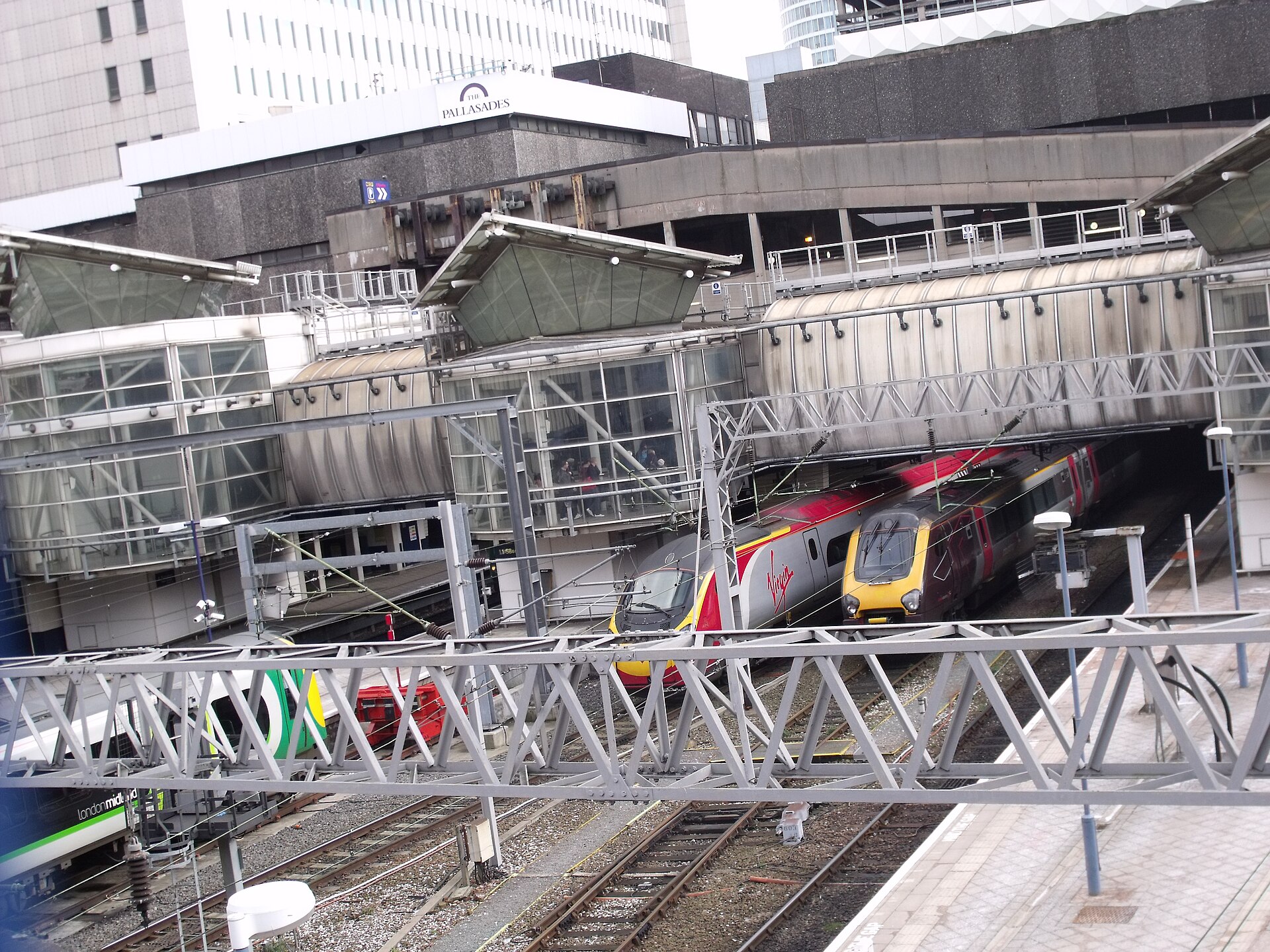 Trains at Birmingham New Street railway station