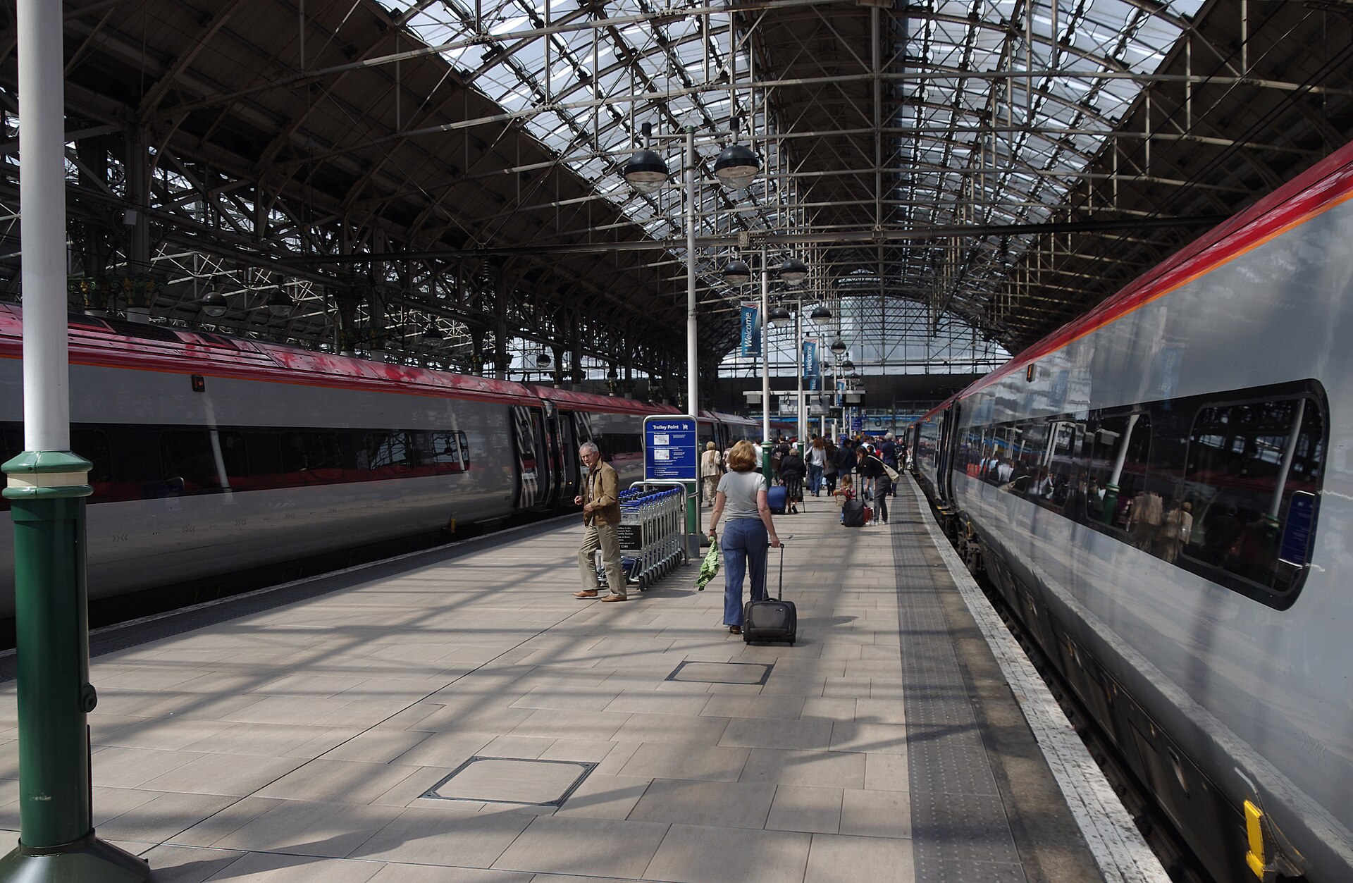 Trains at Manchester Piccadilly railway station